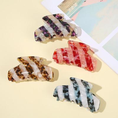 China Wholesale Exquisite Acrylic Hair Claw Stripe Fashion Korean Turtle Shell Hair Claws for sale