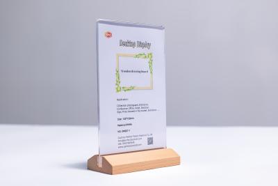 中国 Card Insert Wood Base Acrylic Sign Holder with Beech Picture Display for Menu 販売のため