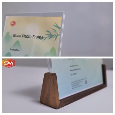 China Alta transmisión de la luz Acrílico Foto Stand con base de madera Opción alternativa ecológica en venta