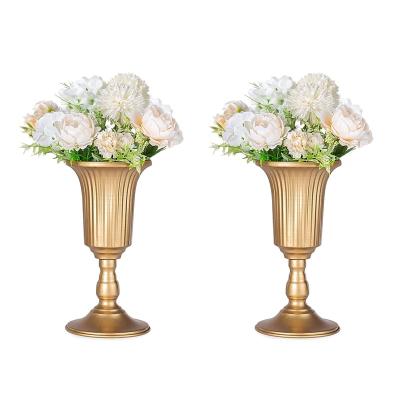 China Hotel .restaurant .banquet. Home.Wedding Makers Flower Stand Wedding Decoration Gold Metal Stand For Flower Centerpieces Elegant Vase for sale