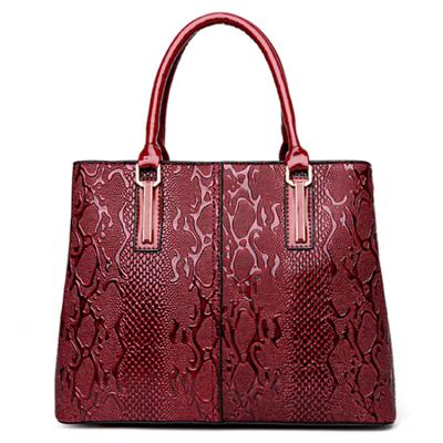 China Large Capacity Fashion Perforated Neoprene Women Handbags Travel Large Low Wide Neoprene Beach Tote Bag for sale