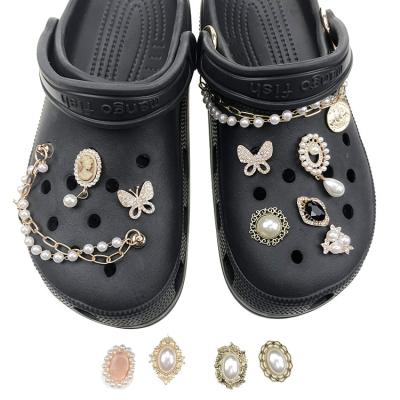 China Wholesale Designer Pearl Metal Shoe Accessories Decorations Sets Rhinestone DIY Chain Clog Charms Shoe for sale