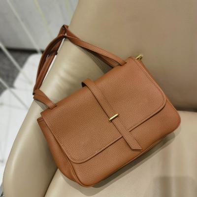 China Promotional Women Retro Soft Leather Diagonal Bag Fashion Manufacturers Shoulder Bag Large Capacity British Tote Bag for sale