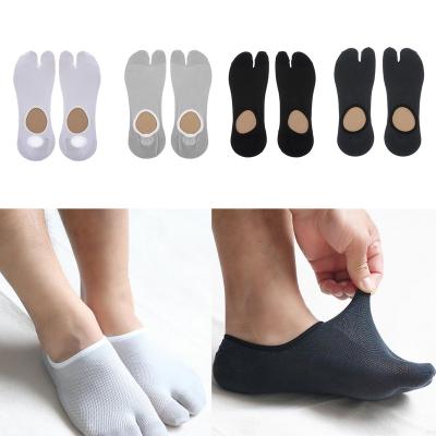 China Factory Japanese Style Jacquard Antibacterial Cotton Two Muslim Invisible Toe Tabi Men Socks for sale