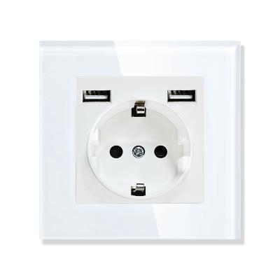 China 16A 156g Electrical Wall Socket Plastic Plug Sockets Two USB Ports for sale