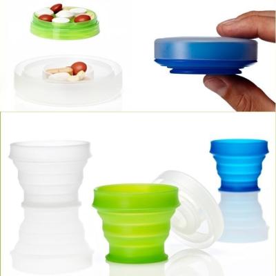 China Taza plástica con la caja de la píldora, taza creativa del viaje plegable creativo portátil del estilo del viaje del color al azar con la caja de la píldora para en venta