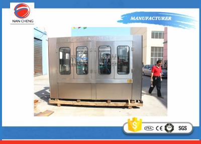 China Máquina de rellenar 4.3kw 3000bph del zumo de fruta de Monoblock de la pequeña escala para la botella del ANIMAL DOMÉSTICO en venta