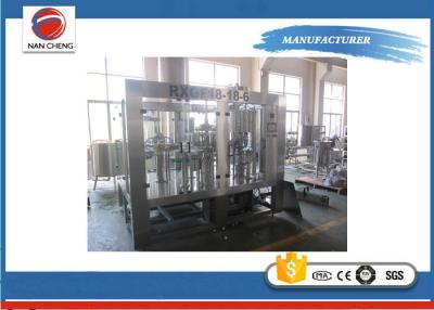 China Máquina de rellenar 4.9kw, equipo embotellador del tetra jugo caliente del paquete del jugo de la pequeña escala en venta