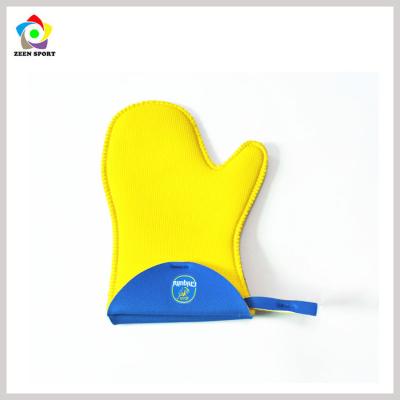 China Printed heat resistant oven glove neoprene mitts for sale