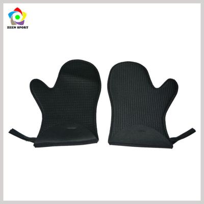 China Printed Neoprene Oven Mitts Black Heat Resistant Potholders for sale