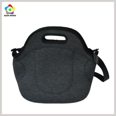 China Waterproof Anticreasing Insulated Lunch Tote Bag With Adjustable Crossbody Strap for sale