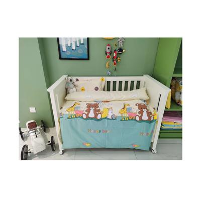 China Quality Assurance Warm Baby Cribbaby Hutch Bedding Set Baby Bedding Set Convenient Bed for sale