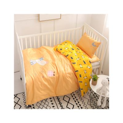 China Hot Factory Wholesale Useful Baby Crib Bedding Set Comfortable Minimalistick Baby Bedding Set for sale