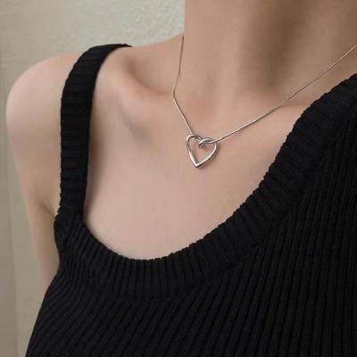 China New Fashion Custom Hollow Love Pendant Simple Lightweight Luxury Niche Design Heart Shaped Clavicle Chain Necklace for Men and Women for sale