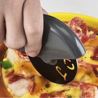 China Stocked Custom Logo Stainless Steel Blade Round Pancake Slicer Pastry Pizza Cutter Wheel With Plastic Cover For Dough Bread Tool for sale