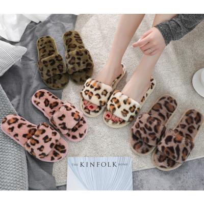 China Leopard Print Ladies Slipper Women's Wholesale Lightweight Flat Anti-skid Home Slipper for sale