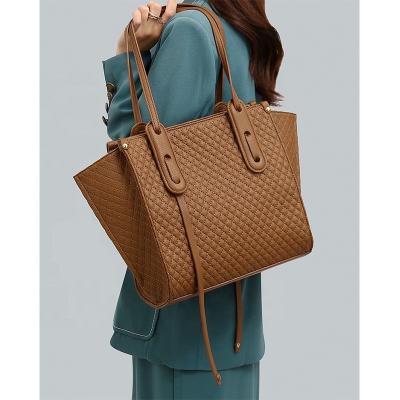 China Custom Shoulder Tote Bags Luxury Designer Handbags Water Resistant Fashion Ladies PU Leather for sale