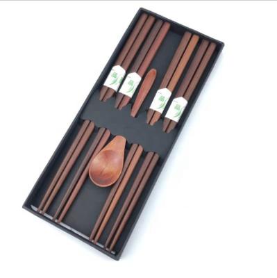 China Bamboo Disposable Chopsticks, Chopsticks, 5 Pairs Japanese Style Bamboo Classic Gift Reusable Chopsticks Set with Box Dishwasher Safe for sale