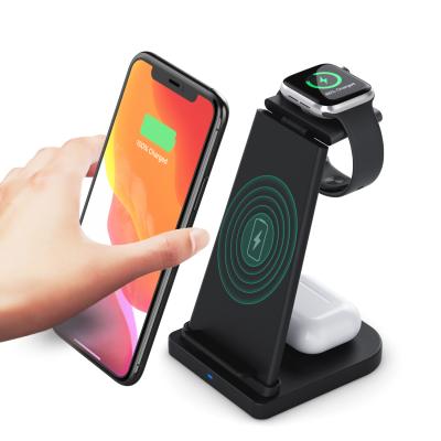 China New Arrival 2021 Foldable Design Detachable 3 in 1 Wireless Fast Charging Station 15W Qi Wireless Charger Stand For Apple for sale