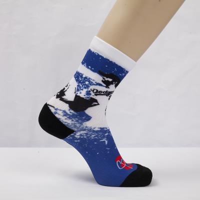 China Low MOQ QUICK DRY knitted custom made men's socks men's sports mid wholesale fashionable calf compression socks for sale