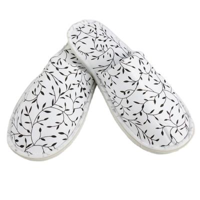 China 2021 Hot Hotel Factory Supply Printed Cloth Disposable Spa Hotel Slipper for sale