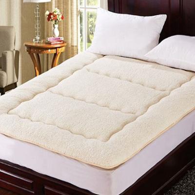 China Foldable High Density Wool Mattress Covers Protectors Bed Fitted Luxury Quilted Mattress Protector for sale