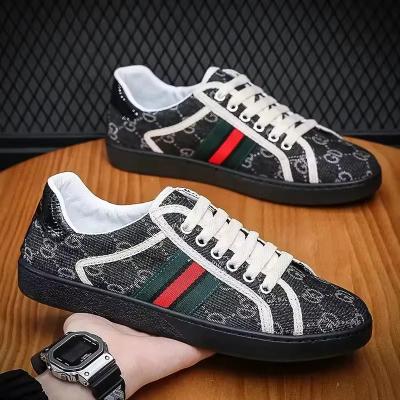 China Fashion trends 2024 High Quality Luxury Designer Shoes Men Women Famous Brand Original Shoes Sneakers Hot Sale Popular Casual Shoes For Men for sale