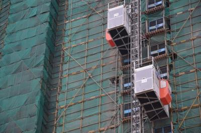 China Elevador da grua da construção SC300/300, grua do pinhão da cremalheira 3000kg/Cage à venda