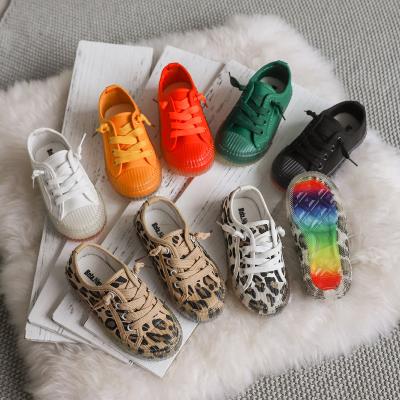 China Anti-slippery Children's Canvas Shoes 2021 New Autumn Color Jelly Bottom Girls Shoes Boys Sports White Casual Shoes for sale