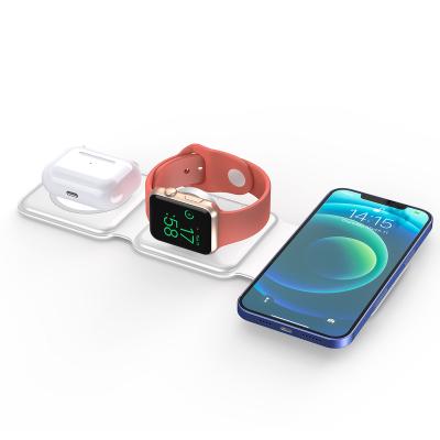 China New Product Foldable Mobile Phone Fast Watch Wireless Charger 3 in 1 Wireless Charging Station for sale