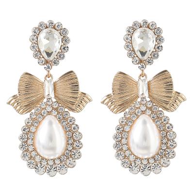 China Trendy Diamond Alloy Chain Claw Fashion Women-Trendy Bow-Shaped Glass Pearl Drop Earrings Set for sale