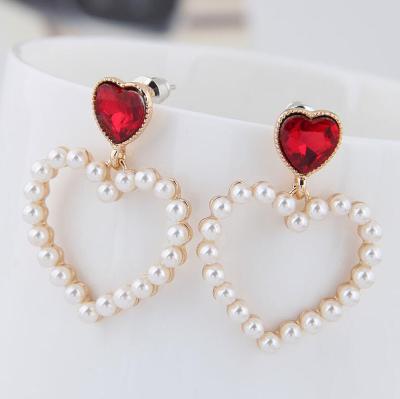 China European and American fashion metal CLASSIC sweet love heart pearl earrings with personality for sale