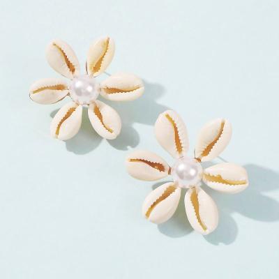 China New Fashionable Creative Pearl Shell Flower Retro Earrings Shell Earrings for sale