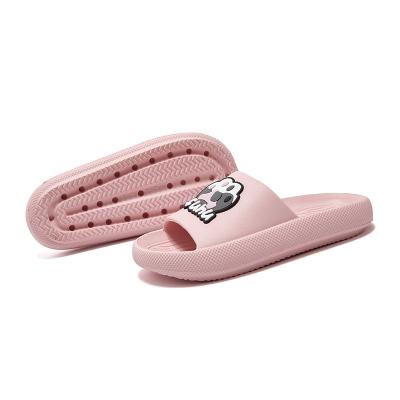 China 2022 summer women's slippers summer fashion trend couple indoor non to slip wear-resistant comfortable ladies slippers for sale