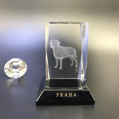 China Global Hot Sale Souvenir 3d Laser Engraved Dog Optical Crystal Glass Cube for sale