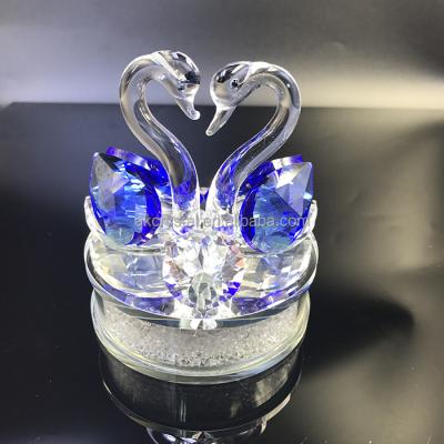 China Decorative Crystal Swans Pairs Wedding Or Wedding Gifts Europe Crystal Animal Figurine Type Car With Perfume Base for sale