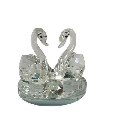 China Europe Wholesale Super Quality Crystal Gifts Crystal Glass Romantic Wedding Clear Swans for sale