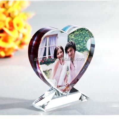 China Beautiful Europe Top Quality Wedding Favors Heart Shape Crystal Photo Frame From Crystal Manufacturer for sale