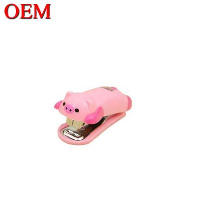 China OEM 3D Cartoon Pig Shape Plastic Custom Cute Stapler Office Animal Animal School Stapler For Students OEM for sale