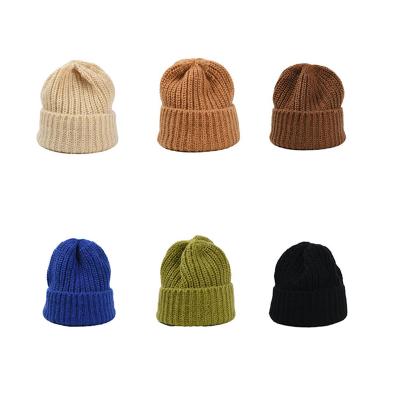 China COMMON Custom Knit Cuffed Acrylic Slouchy Beanie, Streetwear Woven Label Logo Beanies Winter Hat for sale