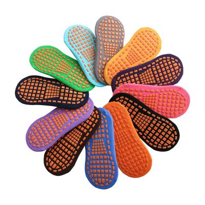 China Sports Custom Grip Socks Women Anti-slip Trampoline Dispensing Socks for sale