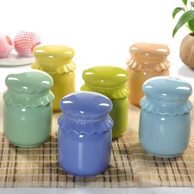 China Microwavable Custom Household Ceramic Jug For Coffee Sugar And Tea Sugar Pot Embossed Design With Clip for sale