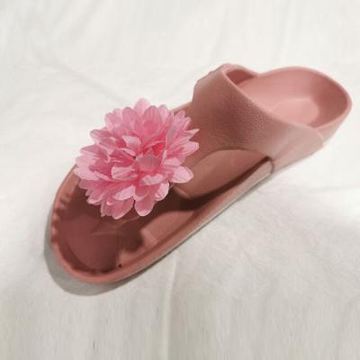 China Slipper EVA Injection Flip Flops Slipper With Flower Decoration for sale