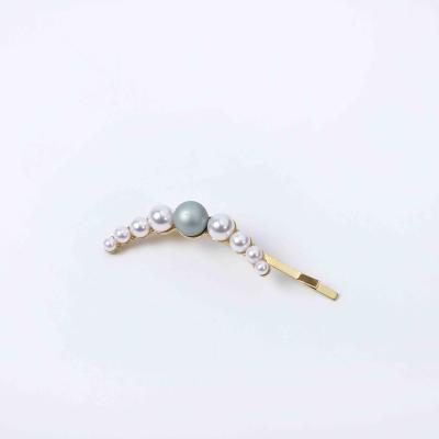 China Environmentally friendly famous Korean pearl woman hair clip for girls, flower pearl hair clips for woman for sale