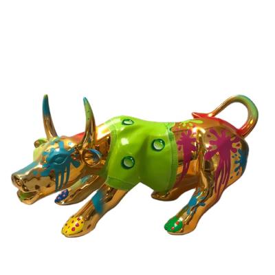 China Wholesale handmade direct animal bull figurines resin Europe factory decor accessories bull for sale