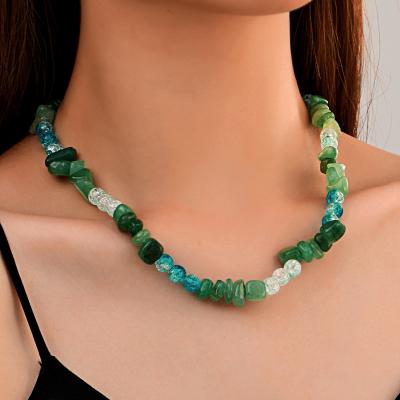 China CLASSIC Ladies Bareback Bohemian Jewelry Tasty Green Stone Irregular Neckerchief Personalized Crystal Necklace For Girls for sale