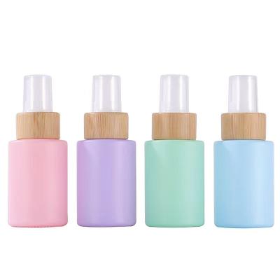 China Personal Care Cosmetic Frosted Spray Bottle Friendly Eco Friendly Bamboo Lid Glass Skin Care Glass Packaging for sale