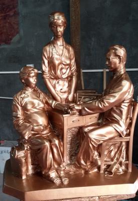 China Brass Sculpture of Seeing Doctor for sale