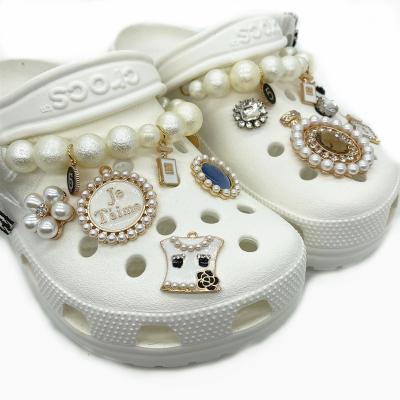 China 2021 Handmade Wholesale Custom Pearl Gold Designer Croc Chunks Shoe Charms For Shoe Decoration for sale