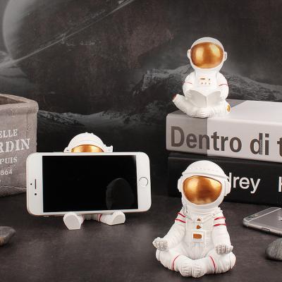 China Home Viable Wall Decorations Accessories Resin Astronaut Hanger Key Wall Mount Phone Holder for sale